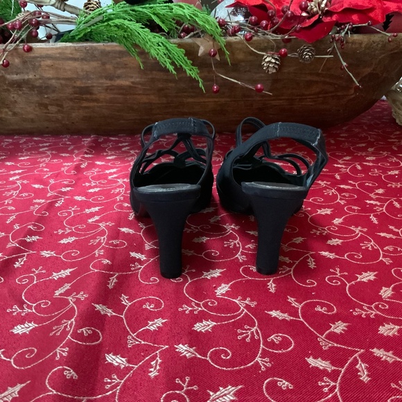 Black Heeled Women’s Christmas Dress Shoes Sz 8 - Picture 5 of 7